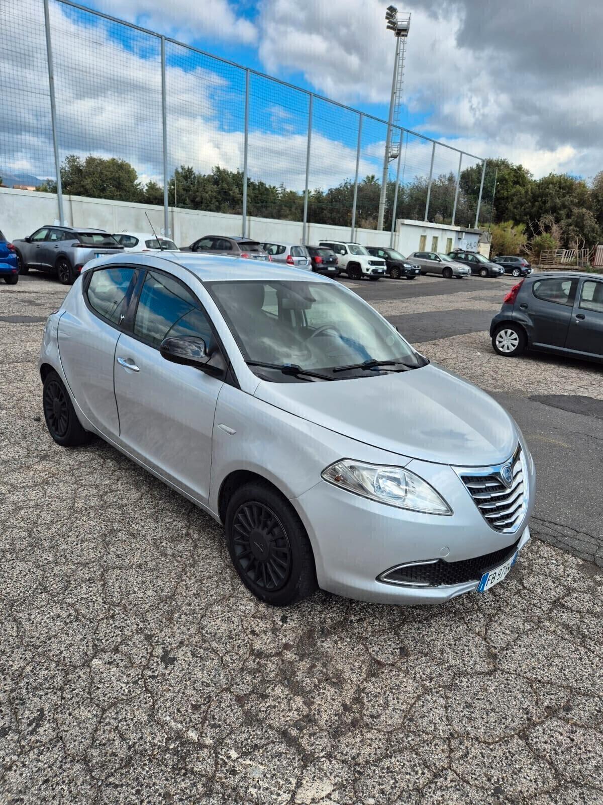Lancia Ypsilon 1.2 69 CV 5 porte Platinum