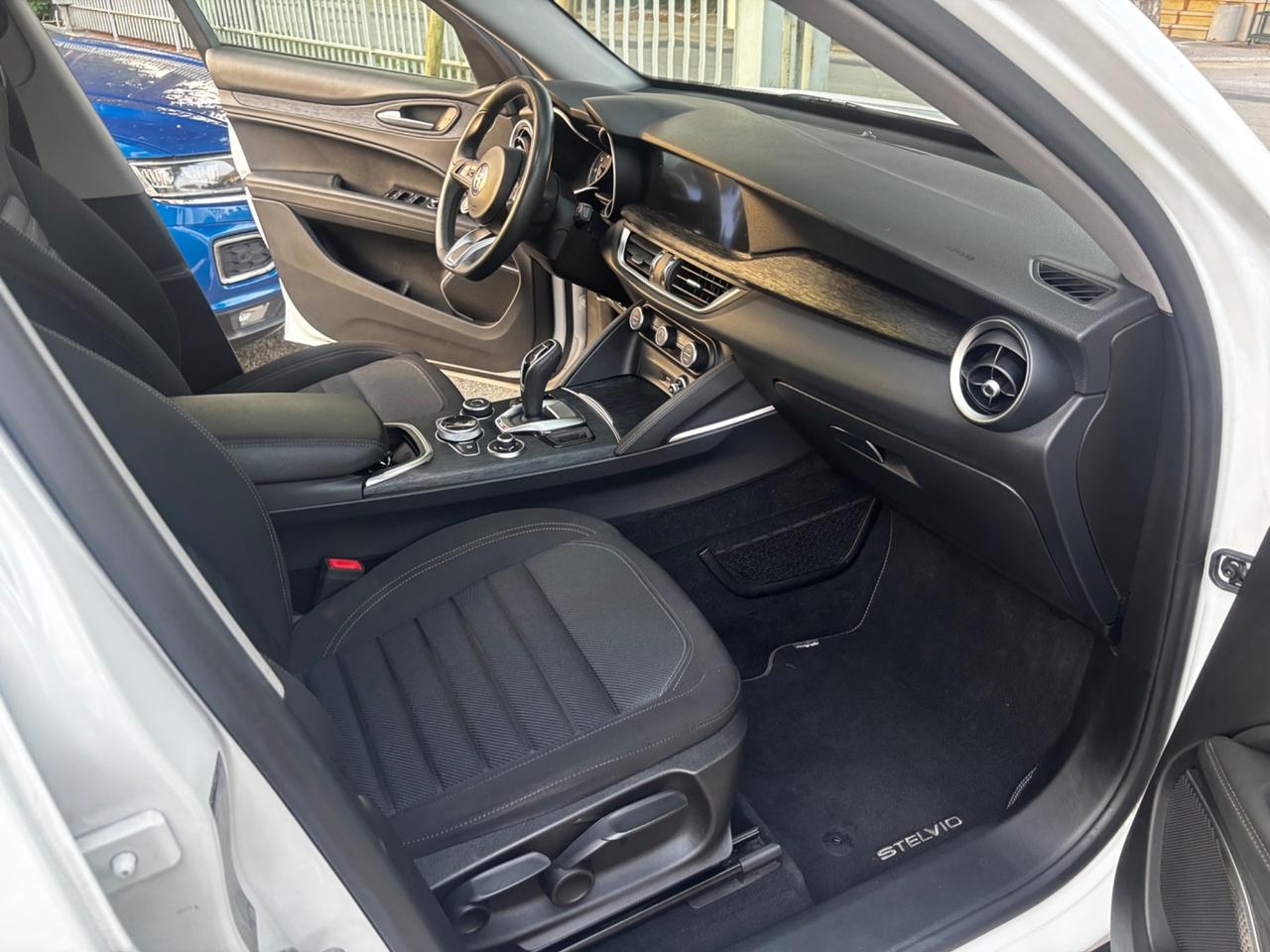 Alfa Romeo Stelvio 2.2 Turbodiesel 190 CV AT8 RWD Executive