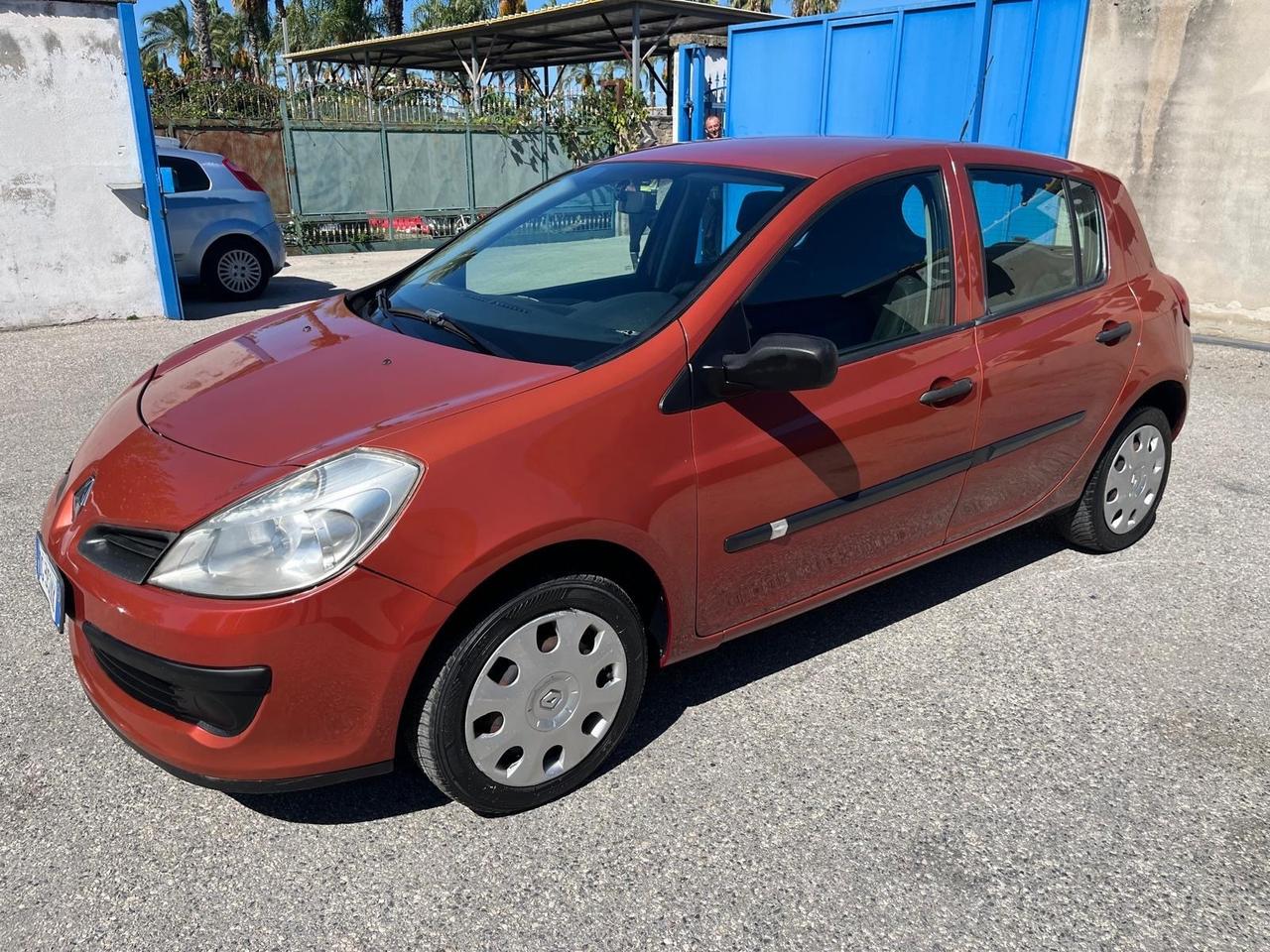 Renault clio 5P-1.2 benz - full -2007