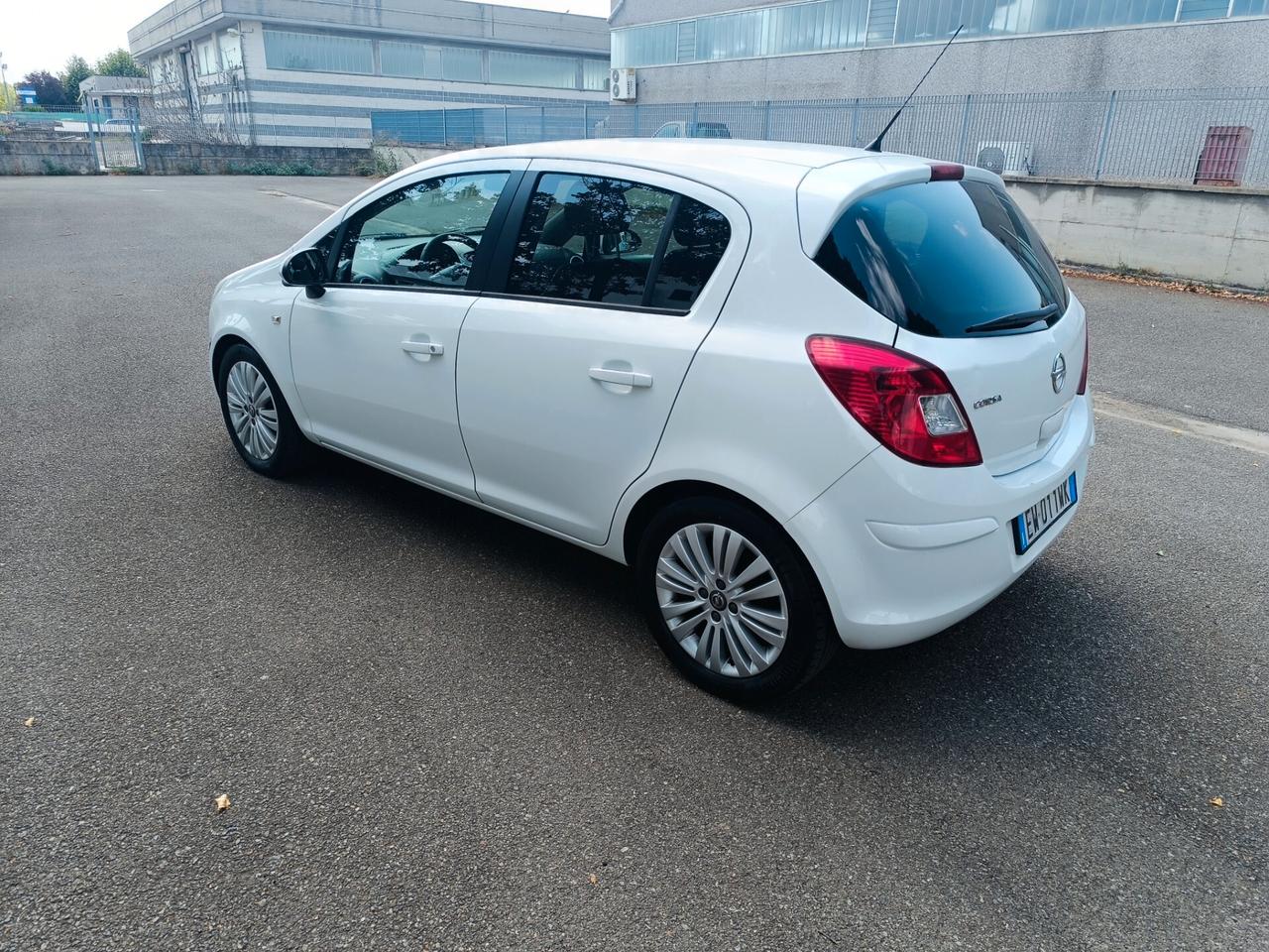 Opel Corsa 1.2 5 porte GPL del 14 NEOPATENTATI