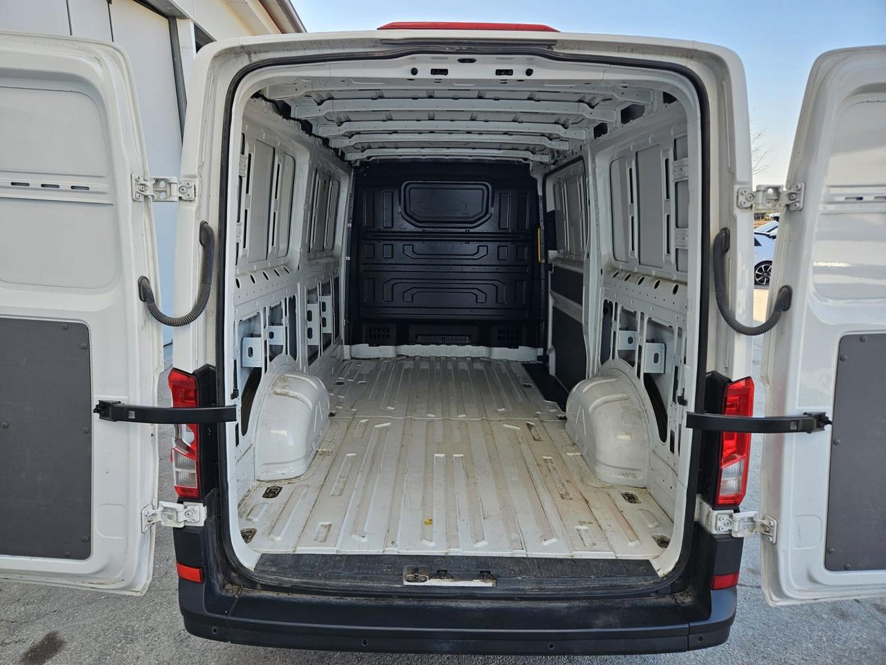 Volkswagen Crafter 30 2.0 TDI L3H2 Furgone INCIDENTATO