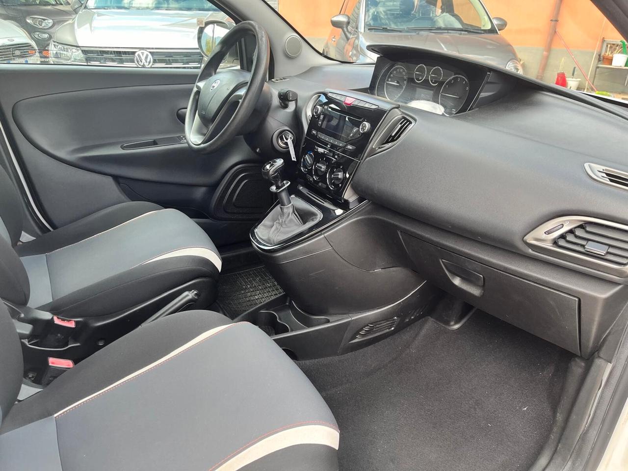 Lancia Ypsilon 1.2 69 CV 5 porte Elefantino