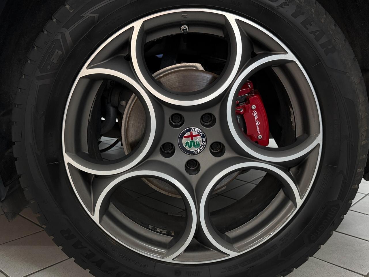 Alfa Romeo Stelvio 2.2 TD 160 CV ROSSO EDIZIONE CERCHI 19" PADDLE PINZE ROSSE RETROCAMERA DISTRIBUZIONE ESEGUITA FRENI