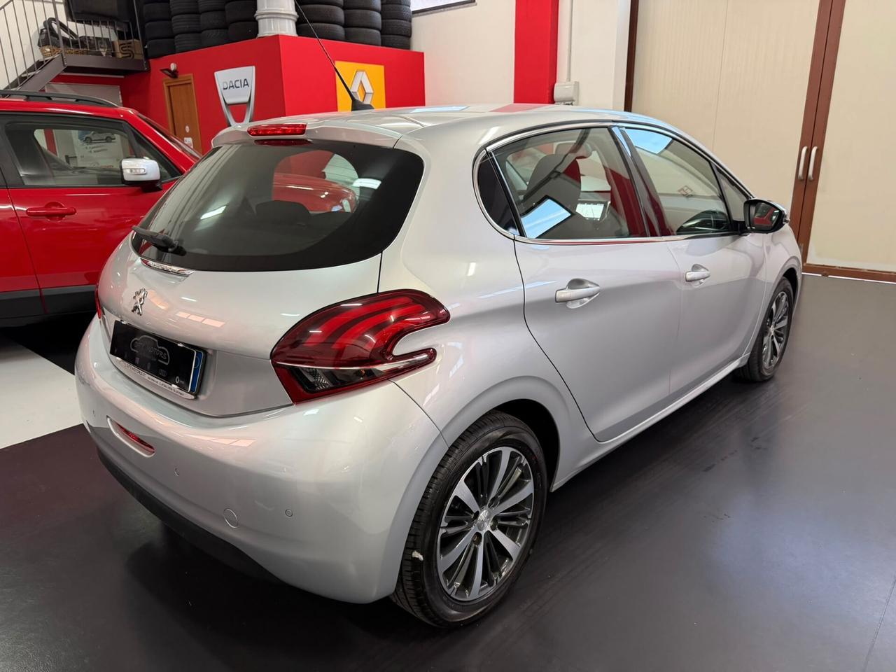 Peugeot 208 BlueHDi 75 5 porte Allure Navi