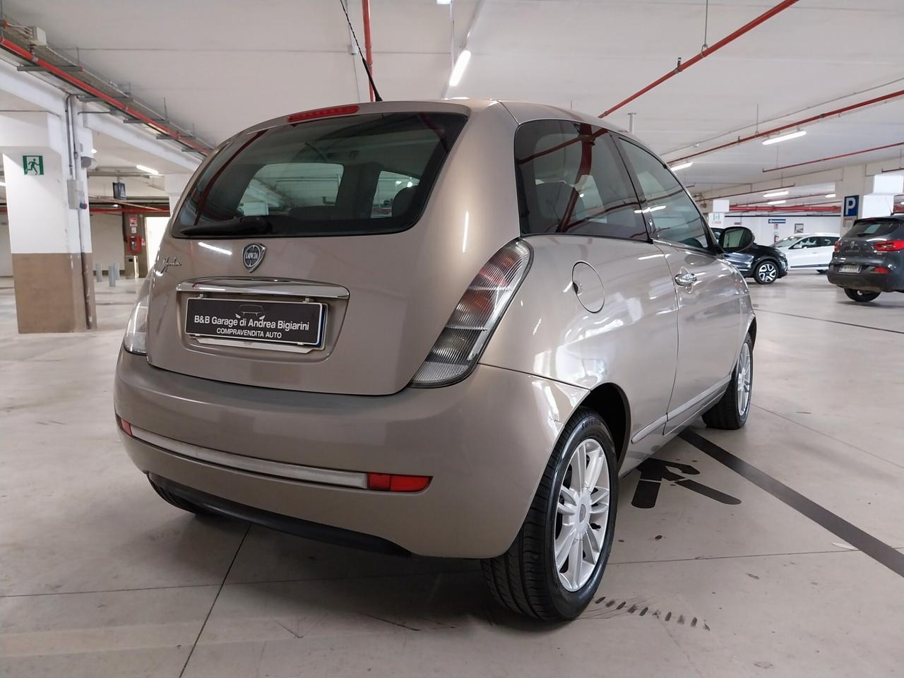 Lancia Ypsilon 1.3 MJT 75 CV VERSUS AUTOMATICA - ok neopatentati