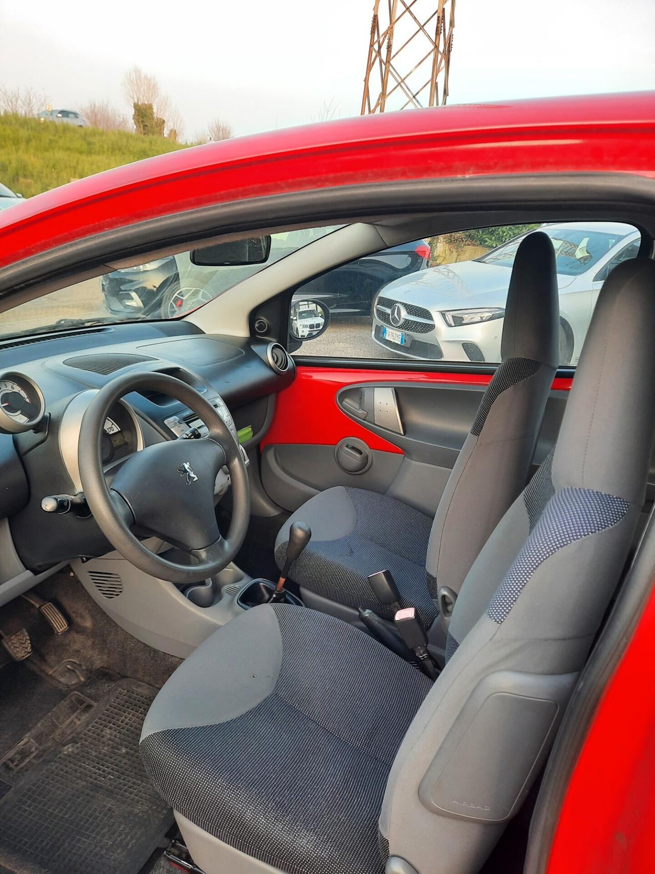 Peugeot 107 1.0 68 CV Ok neopatentati