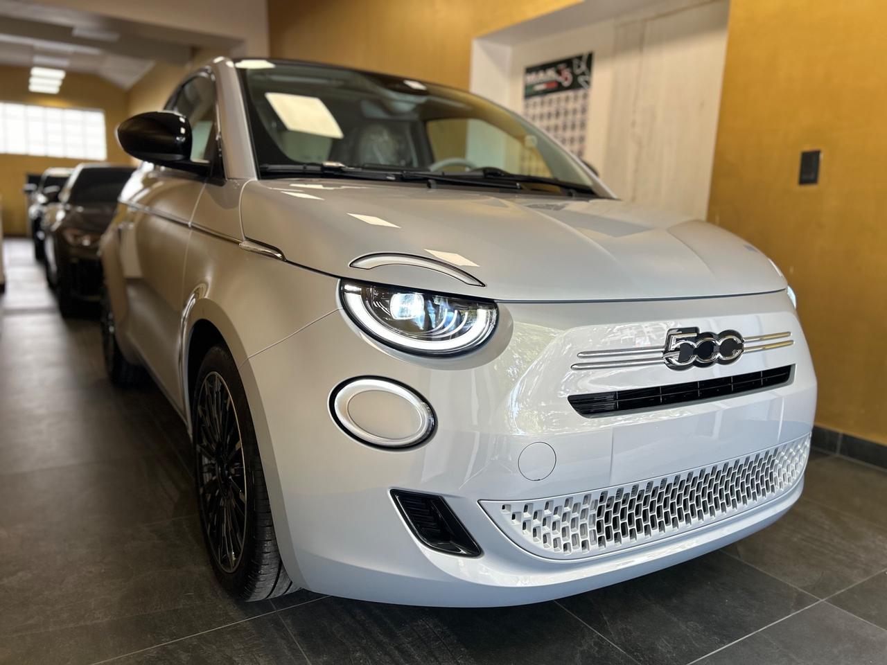 Fiat 500 1.0 Hybrid La Prima *** KM0 * GARANZIA UFFICIALE 2 ANNI ESENZIONE BOLLO 2027 ***