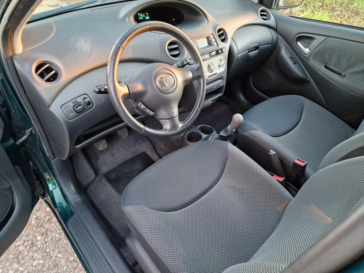 Toyota Yaris 1.0i 16V 5p