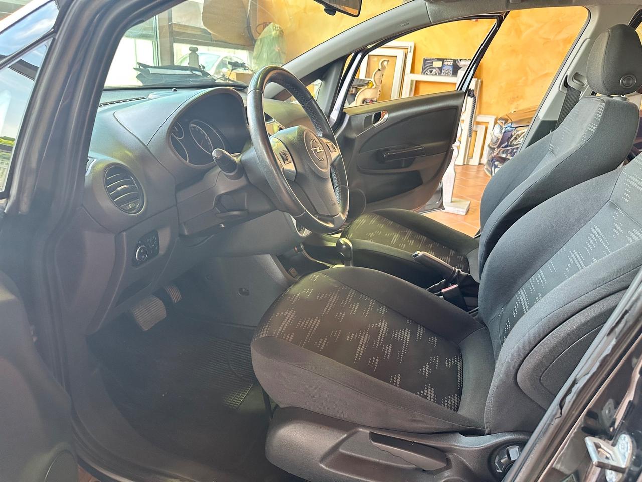Opel Corsa 1.2 5 porte Cosmo cambio automatico