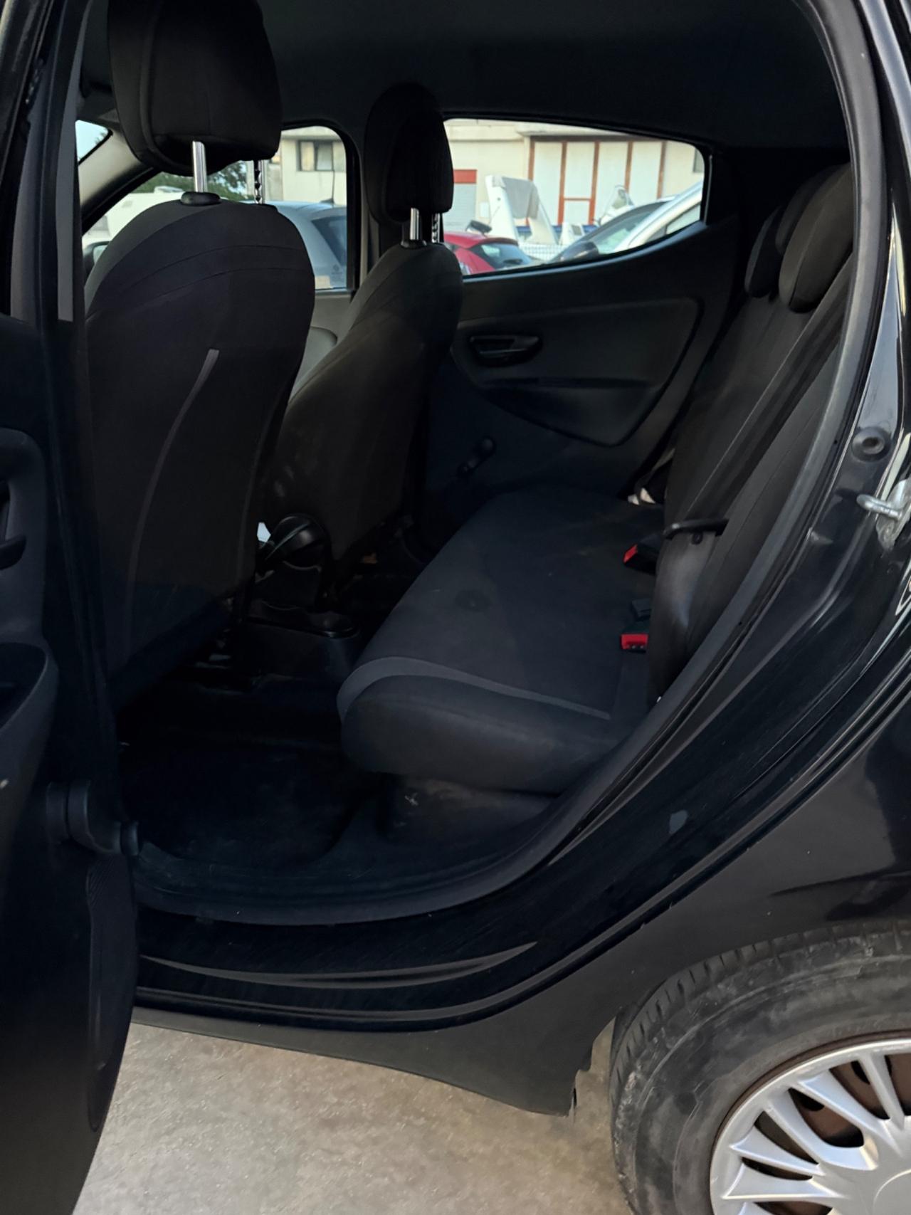 Lancia Ypsilon 1.2 69 CV 5 porte GPL Ecochic Silver