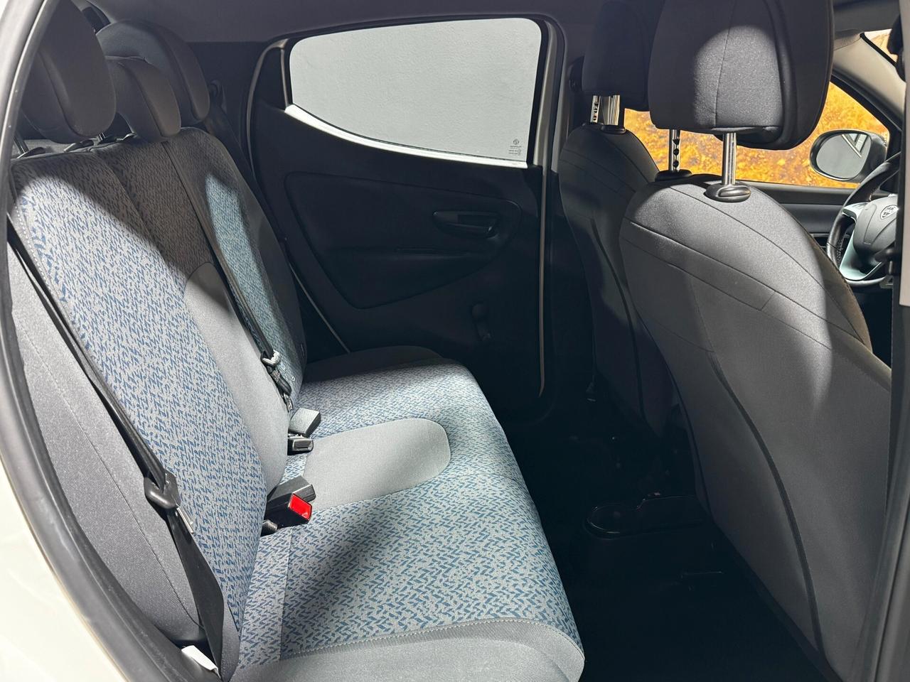 Lancia Ypsilon 1.0 FireFly 5 porte S&S Hybrid Gold