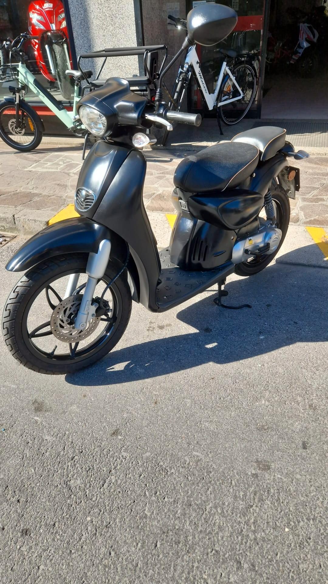 Aprilia Scarabeo 50 street