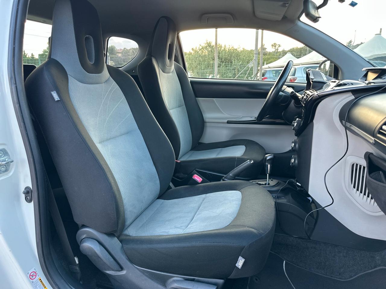 Toyota iQ 1.0 Lounge CVT 2012 Automatica