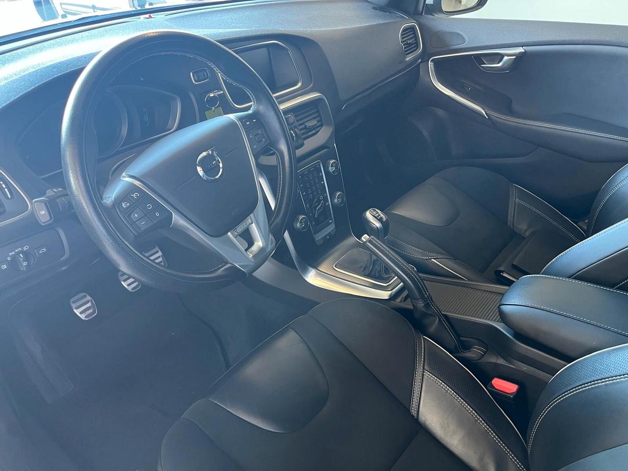 Volvo V40 D2 R-design