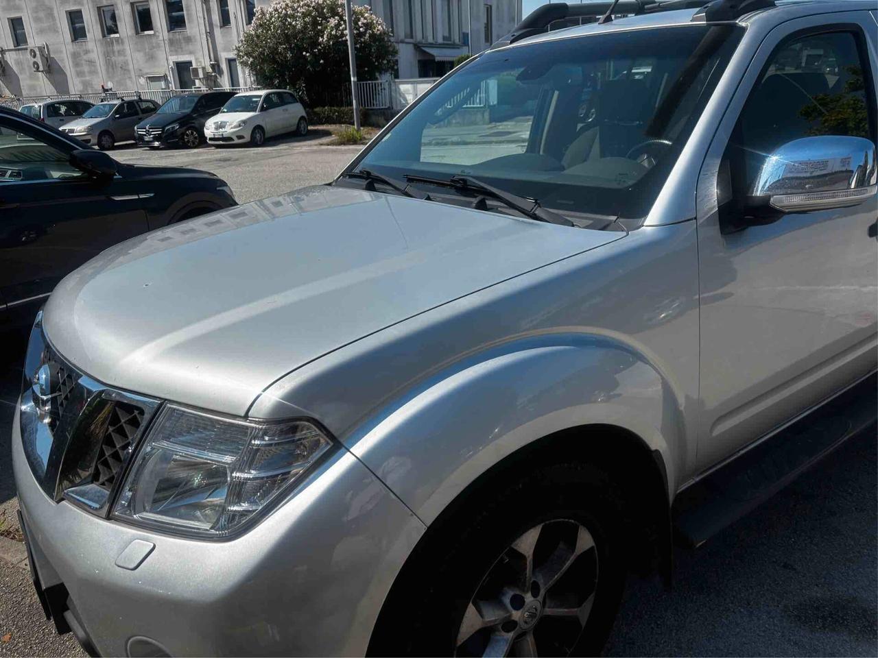 Nissan Navara 2.5 dCi 190CV 4 porte Double Cab LE