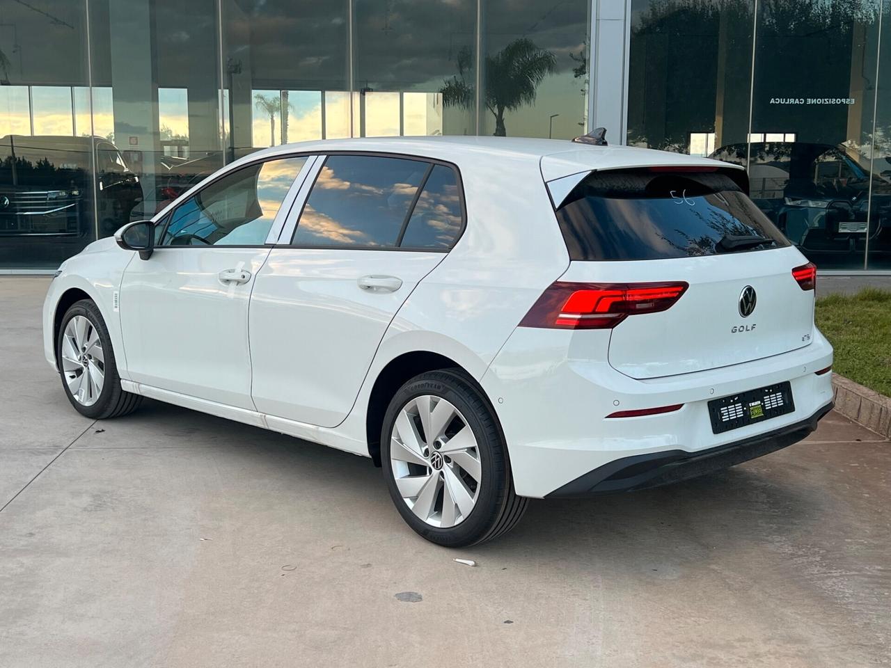 Volkswagen Golf 1.5 eTSI dsg possibilità noleggio no scoring