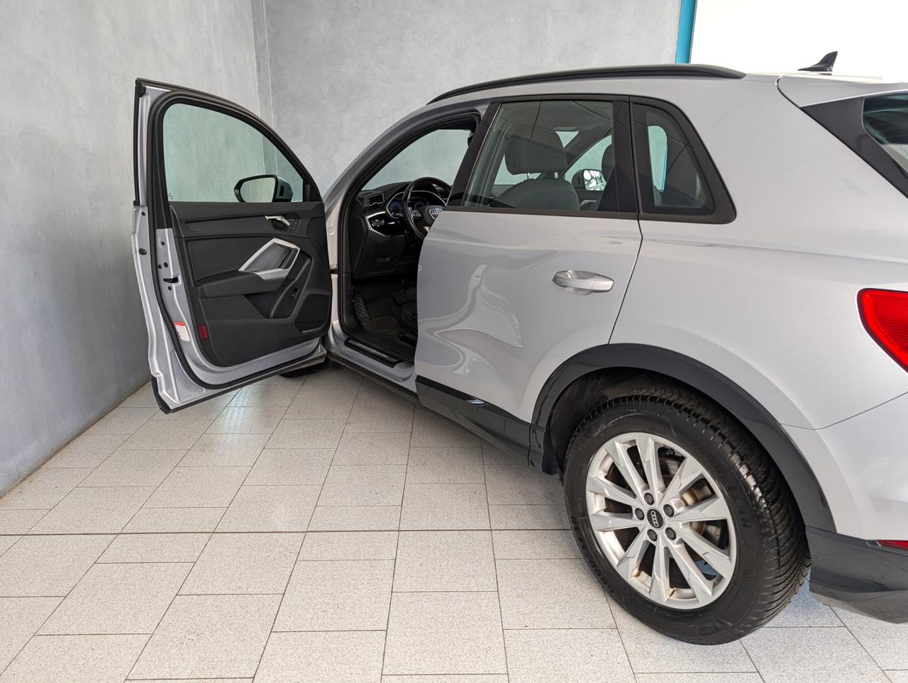 Audi Q3 35 TDI S-tronic Business Advanced