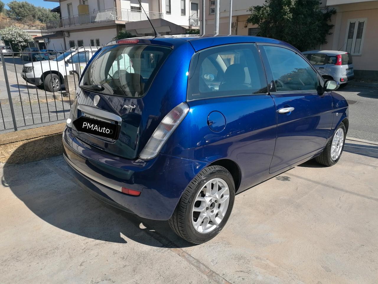 Lancia Ypsilon 1.3 MJT 90 CV Blue&Me