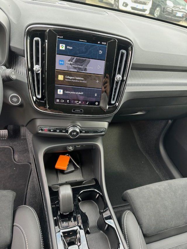 VOLVO XC40 B4 automatico Ultra Black Edition