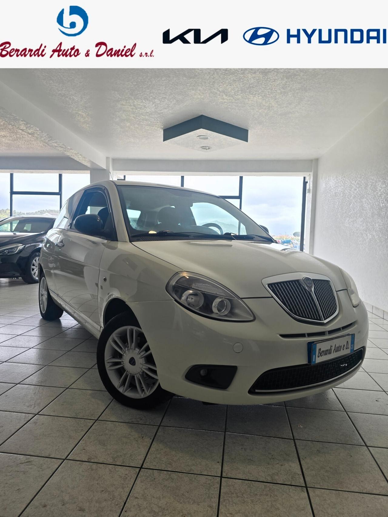 Lancia Ypsilon 1.3 MJT 75 CV Platinum