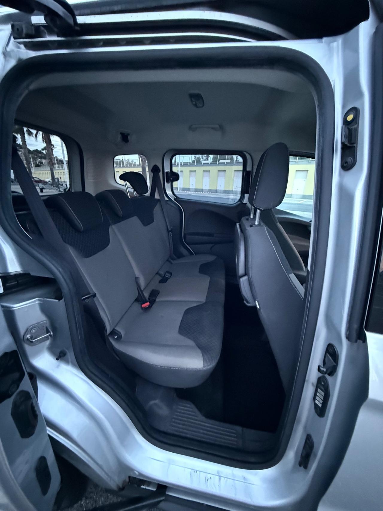 Ford Tourneo Courier 1.0 EcoBoost 100 CV Titanium