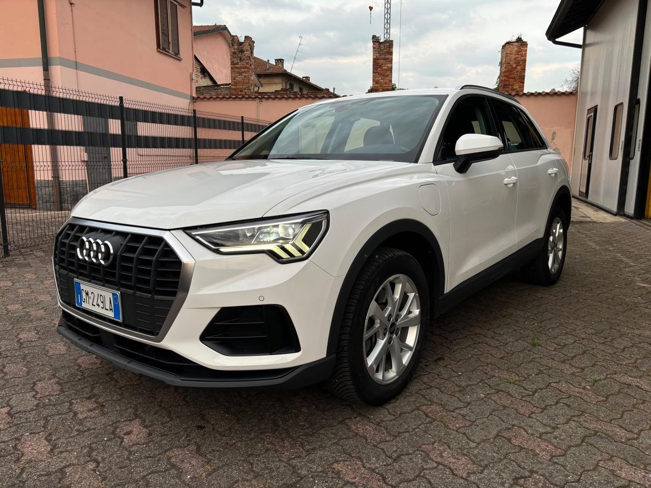 Audi Q3 45 TFSI e S tronic Business