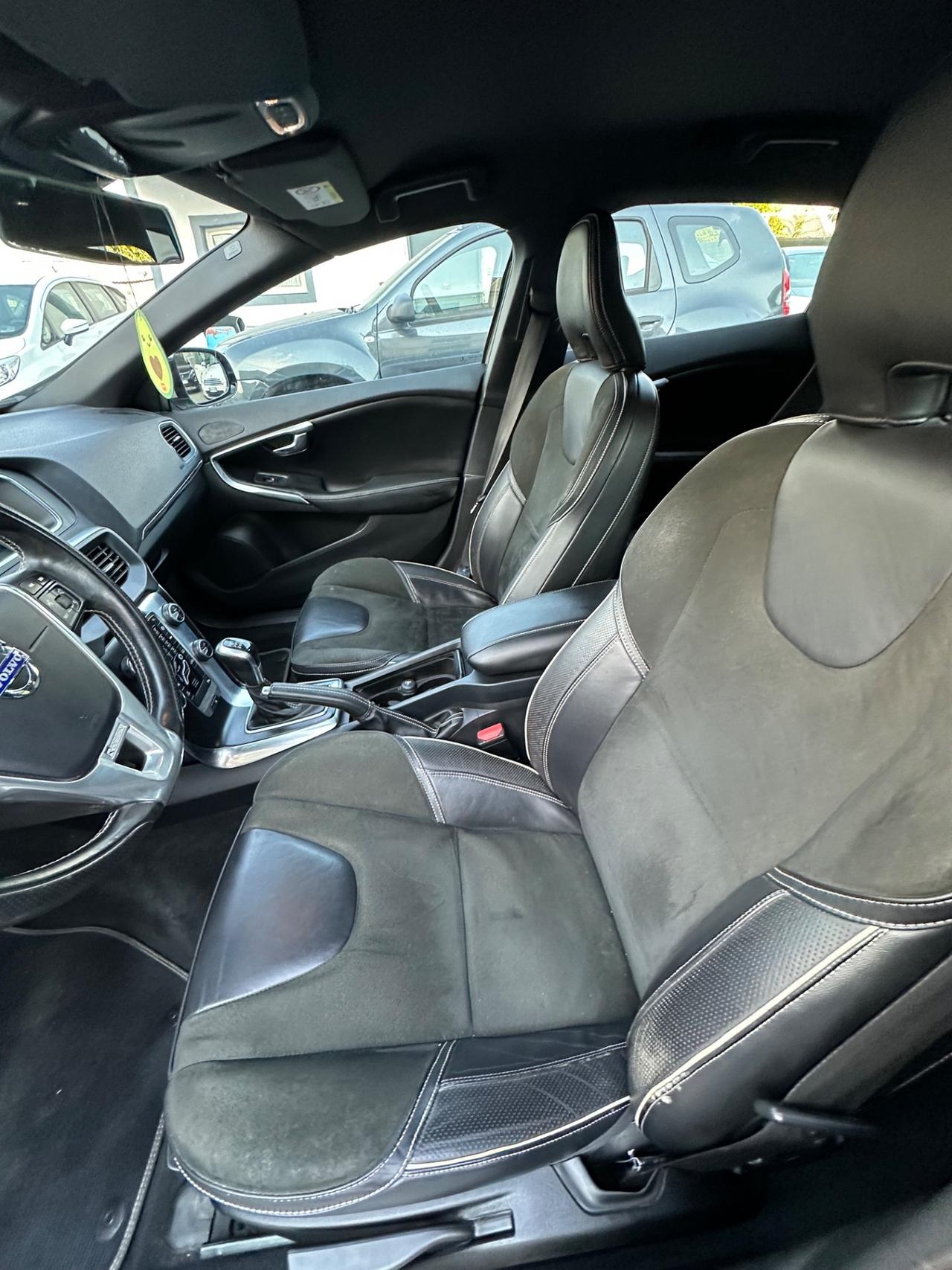 Volvo V40 D4 R-design Momentum
