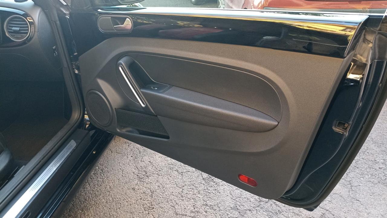 Volkswagen Maggiolino Cabrio 1.6 TDI Design 50° anniversario
