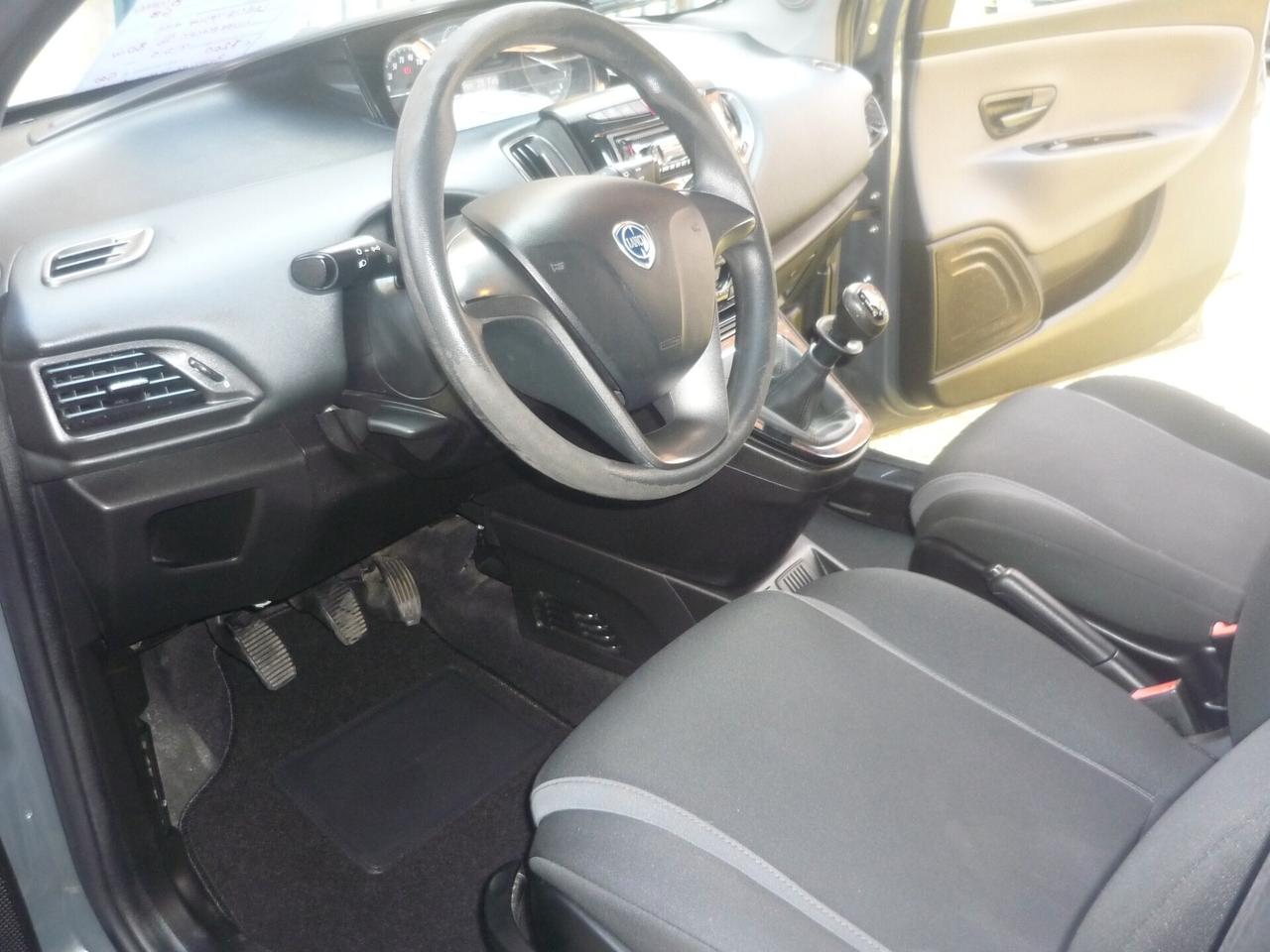 Lancia Ypsilon 0.9 TwinAir 85 CV 5 porte Metano Ecochic Silver