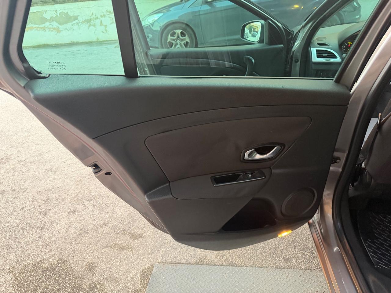 Renault Megane Mégane 1.5 dCi 110CV EDC SporTour Attractive