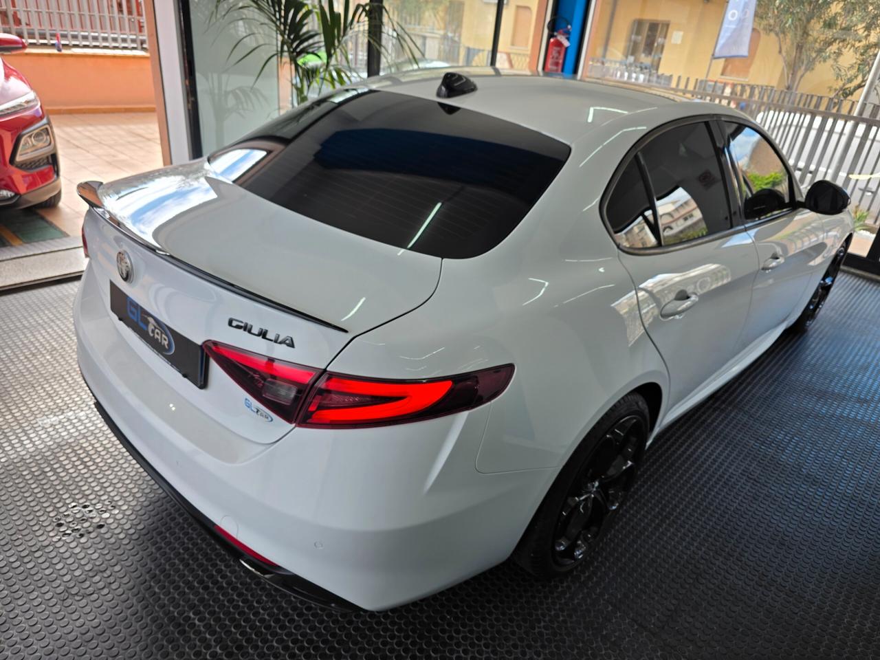 Alfa Romeo Giulia 2.2jtdm AT8 2017 99000km