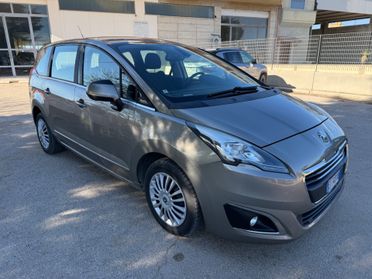 Peugeot 5008 1.6 HDi 115CV Allure