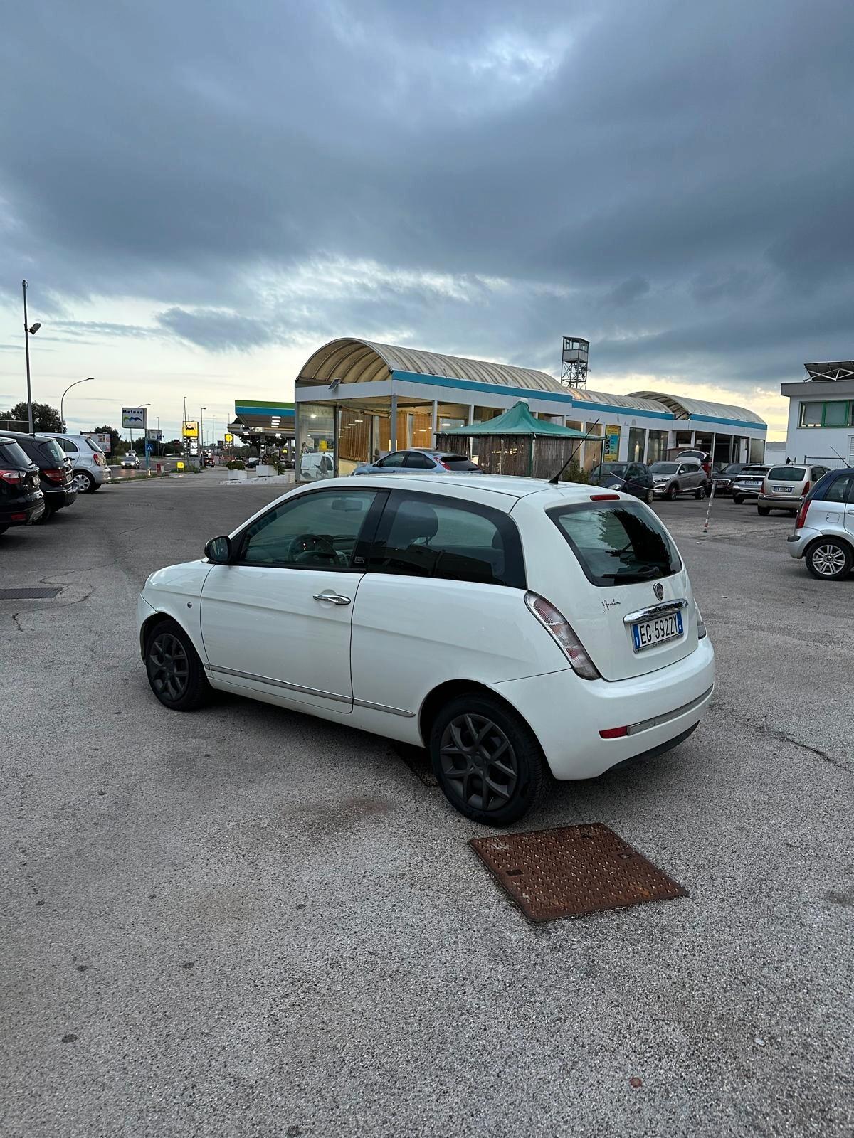 Lancia Ypsilon 1.2 69 CV Unyca