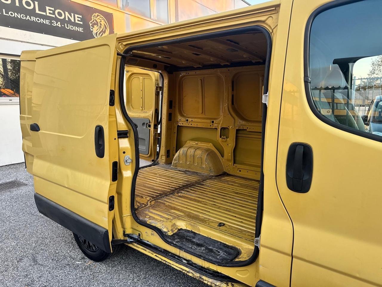 Renault Trafic 1.9 dCi 100 cv 6 marce