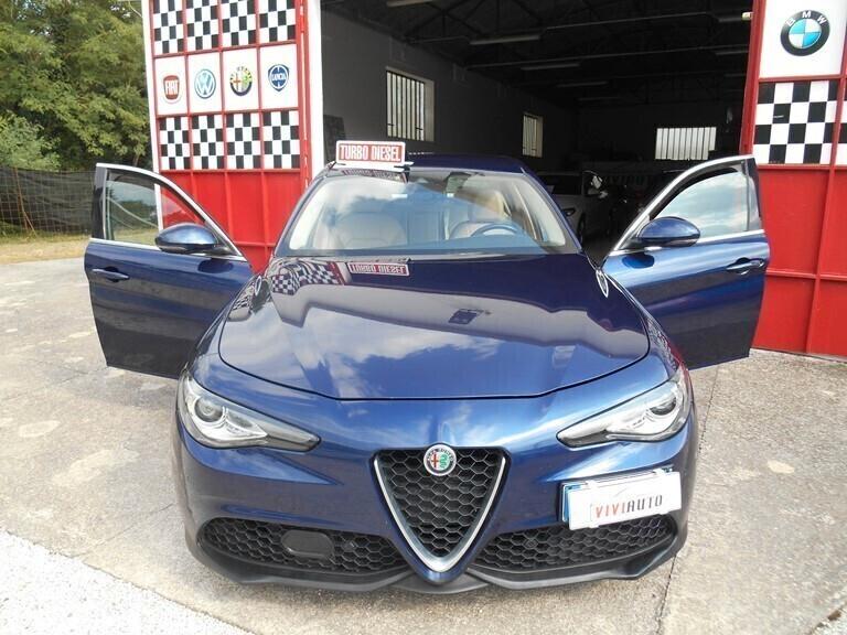 Alfa Romeo Giulia 2.2 Turbodiesel 210 CV AT8 AWD Q4 Veloce