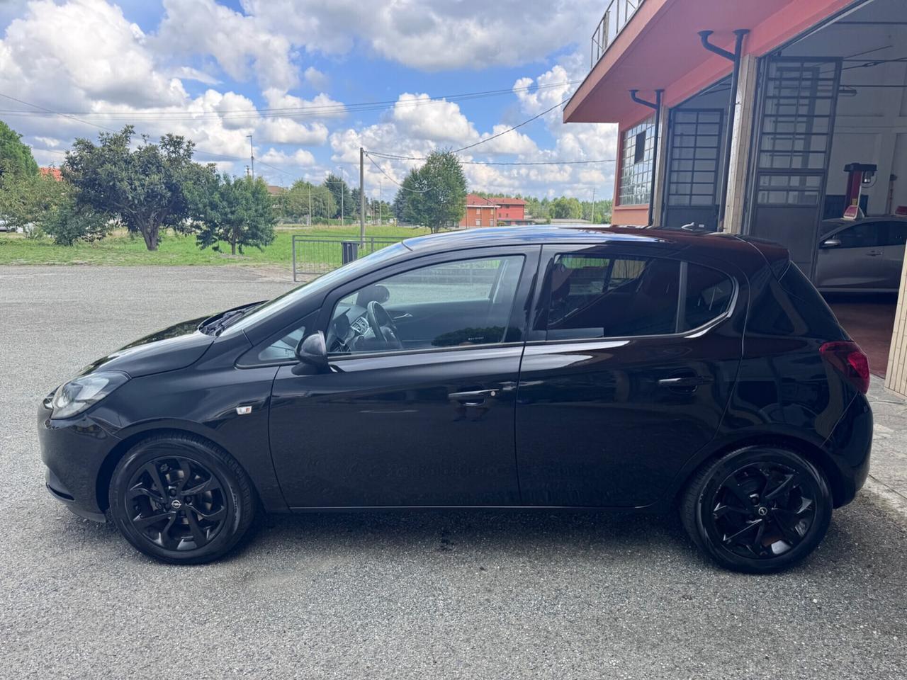 Opel Corsa 1.2 5 porte Black Edition