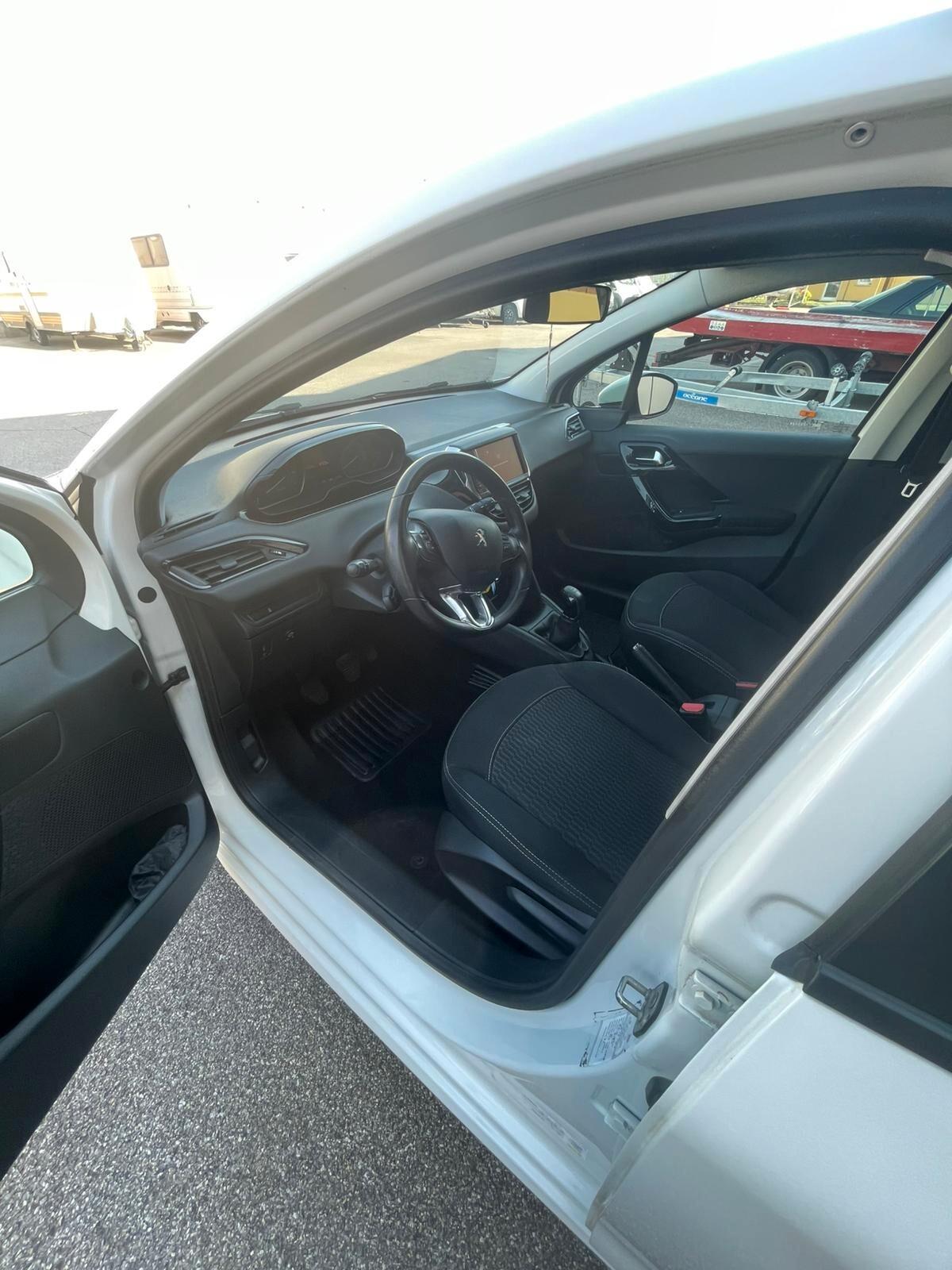 Peugeot 208 PureTech 82 5p. GPL Allure