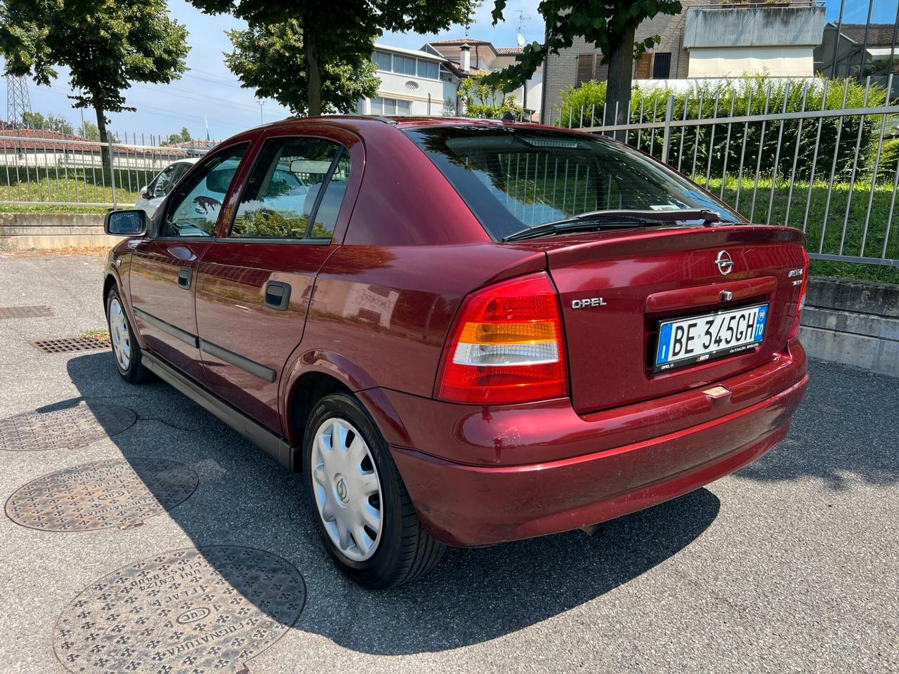 Opel Astra 1.4i 16V cat 5 porte Club adatta a neopatentati