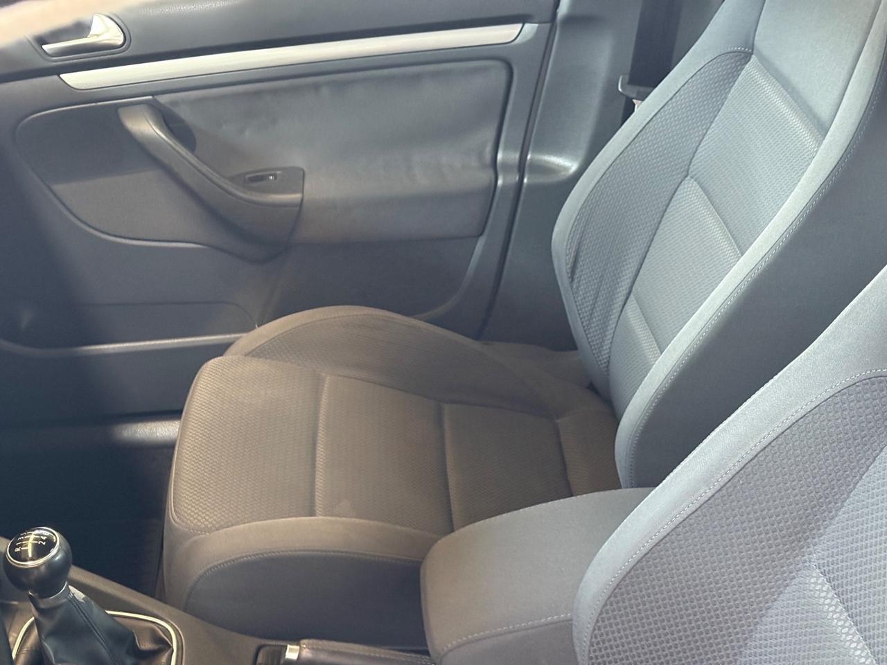 Volkswagen Golf 1.6 16V FSI 5p. Sportline