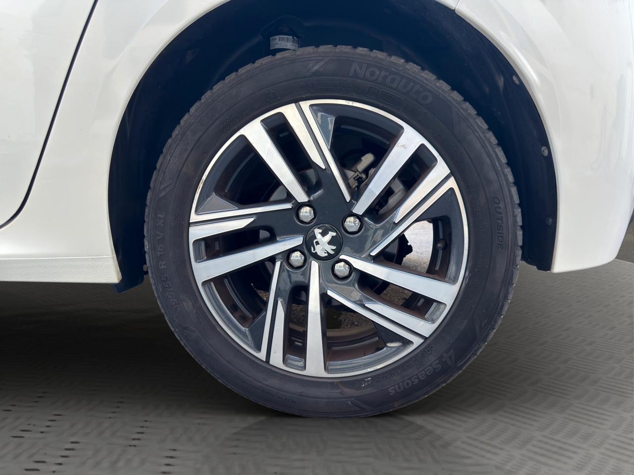 Peugeot 208 PureTech 100 Stop&Start EAT8 5 porte Allure