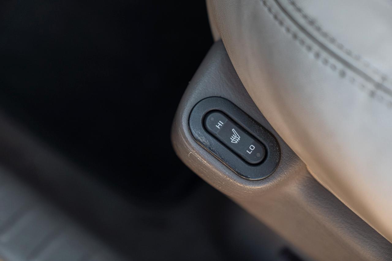 Chrysler PT Cruiser LIMITED 2.4 L CABRIOLET - CHR00001