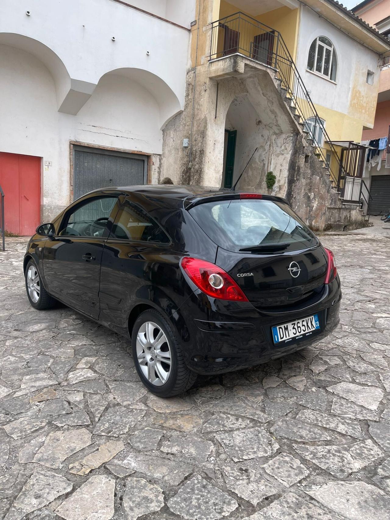 Opel Corsa 1.2 3 porte Enjoy
