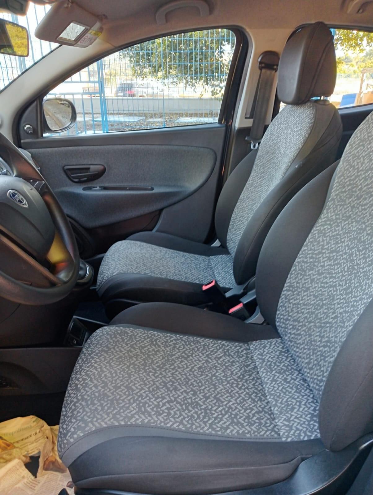 Lancia Ypsilon 1.0 FireFly 5 porte S&S Hybrid Ecochic Gold