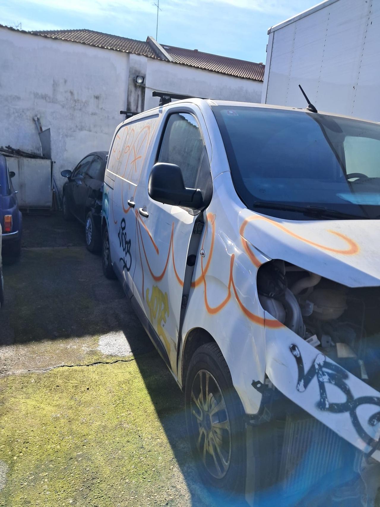 Opel Vivaro 1.5 Diesel 3p Incidentato