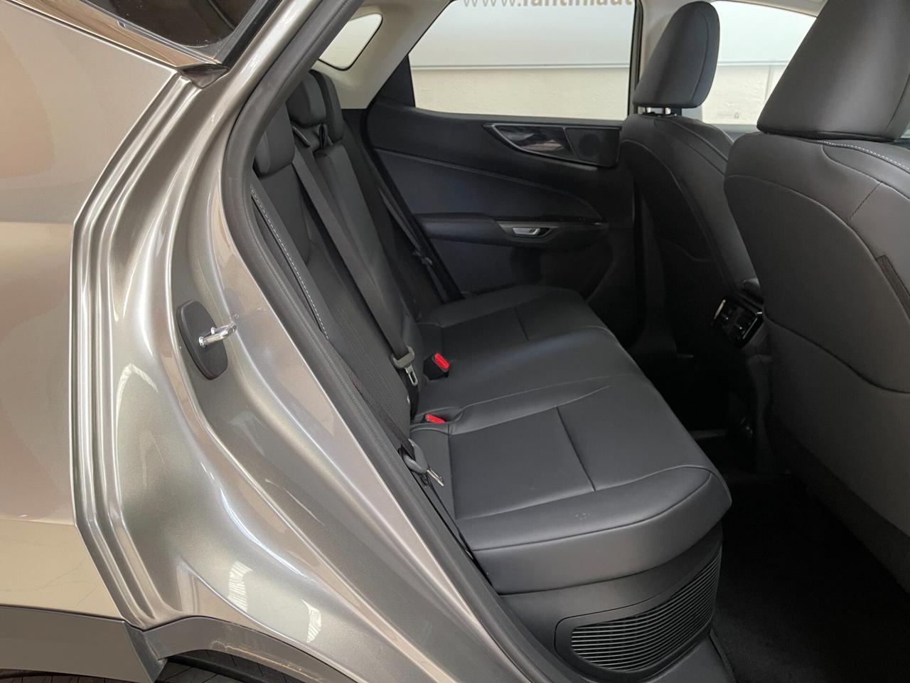 Lexus NX 350h Premium + 2.5 Hybrid 4wd 200cv e-cvt-LEGGI SOTTO