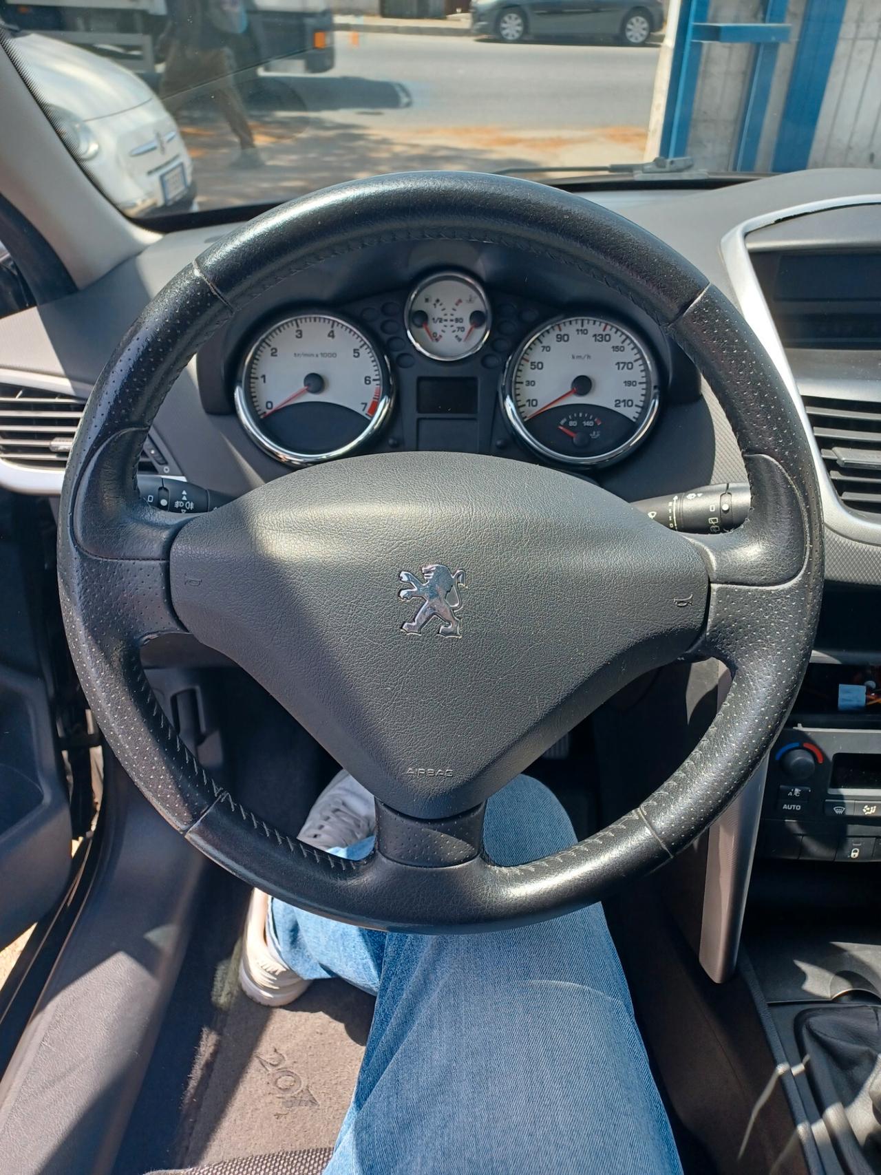 Peugeot 207 1.4 88CV 3p. ONE Line
