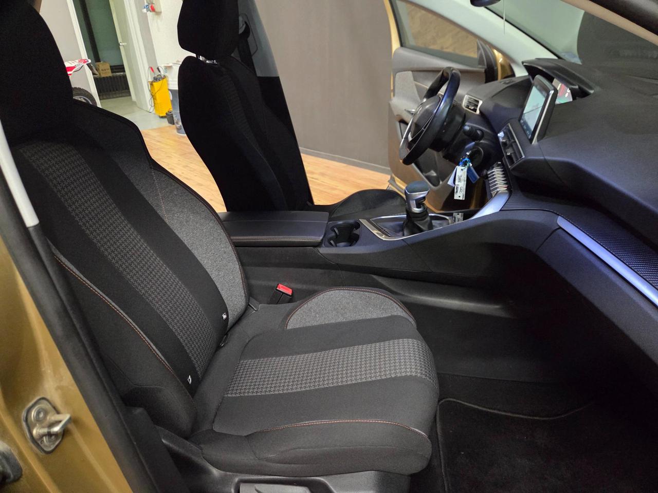 Peugeot 3008 1.6 bluehdi Active s&s 120cv