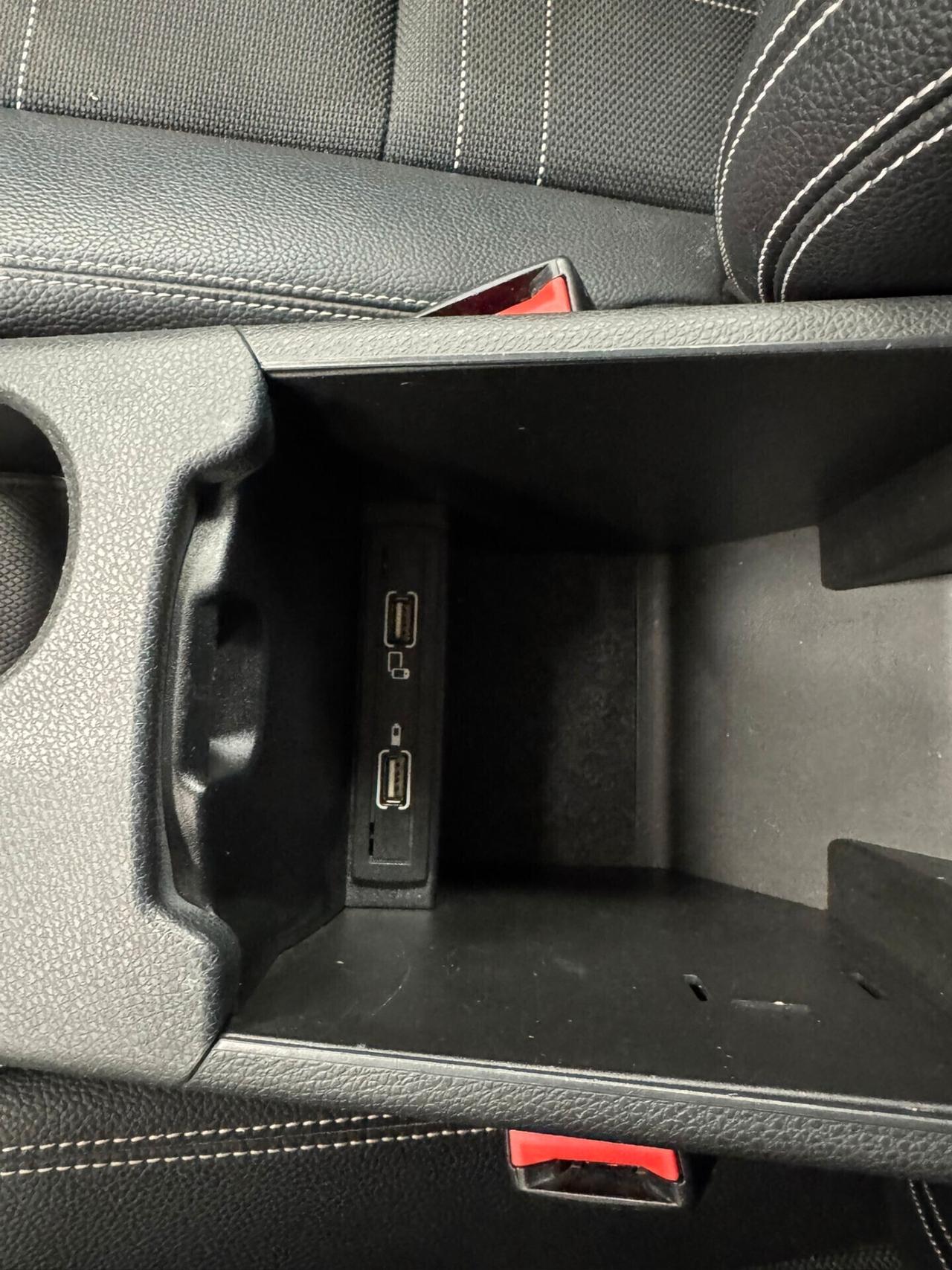 MERCEDES-BENZ GLA 200 D AUTOMATC PREMIUM