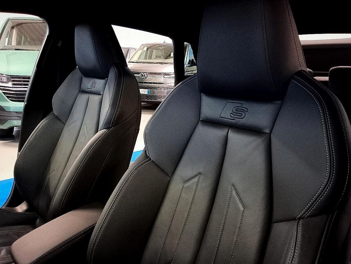 Audi A3 2.0 TDI SLINE EXCLUSIVE IDENTITY BLACK 19" MATRIX