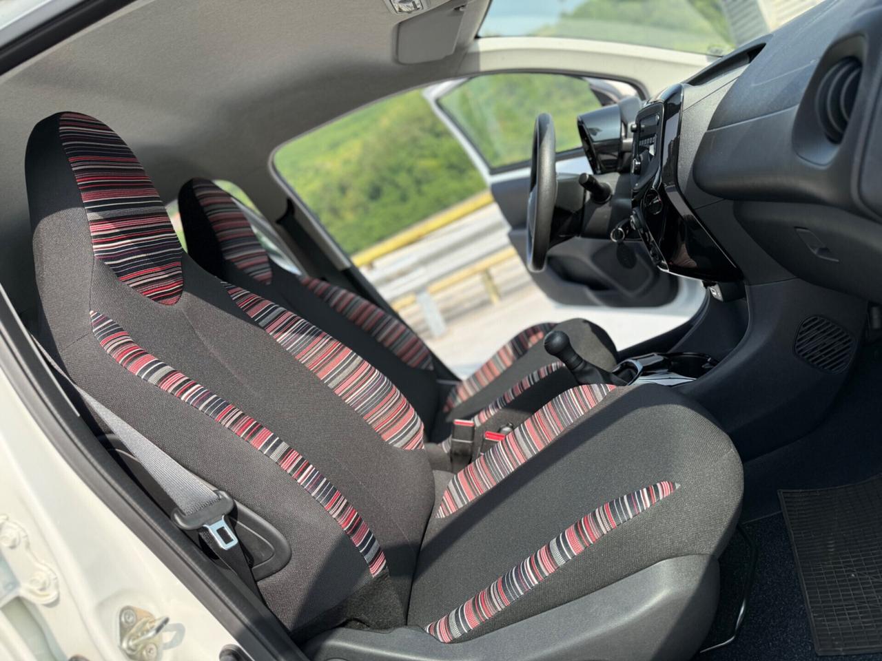 Citroen C1 VTi 72 CV 5 porte pari al nuovo km 0